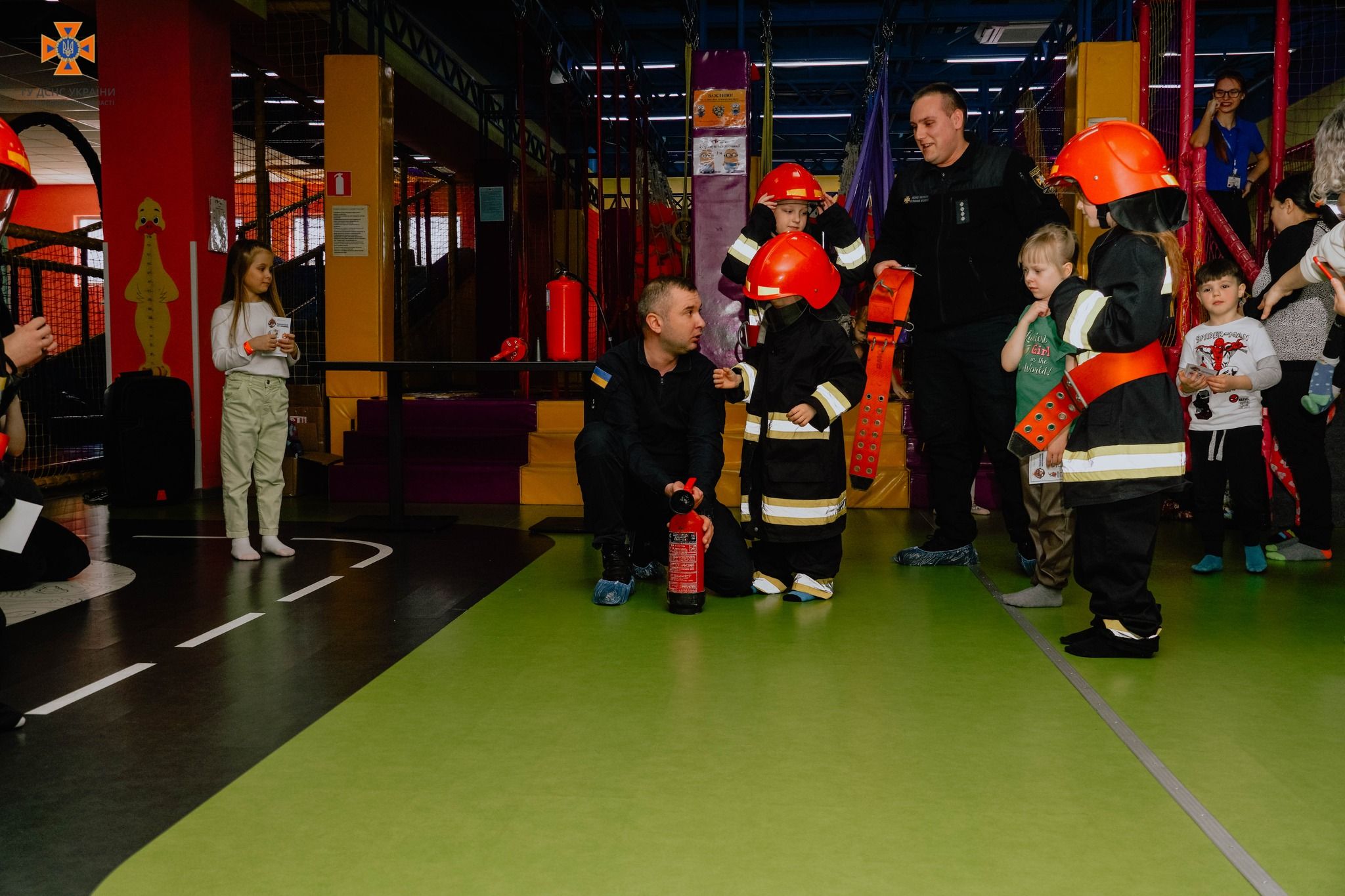 Новини Тернополя - фото з Рятувальники провели «Урок безпеки» для юних тернополян