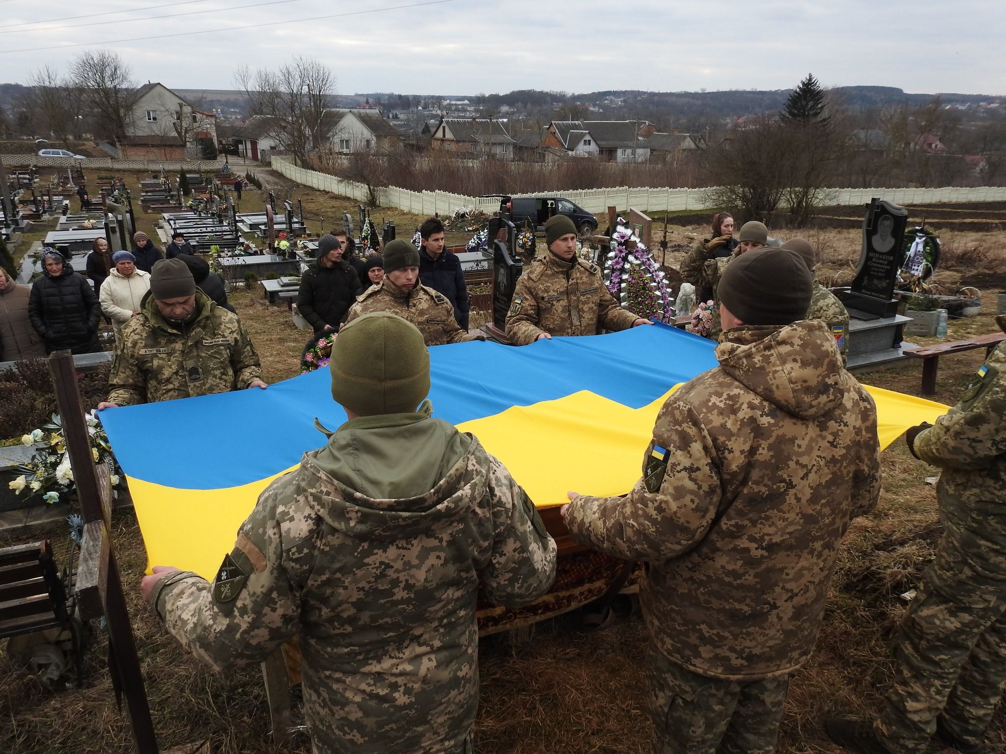 Новини Тернополя - фото з Людина щирої душі і воїн з великим серцем: на Тернопільщині попрощалися з Героєм Юрієм Воляницьким