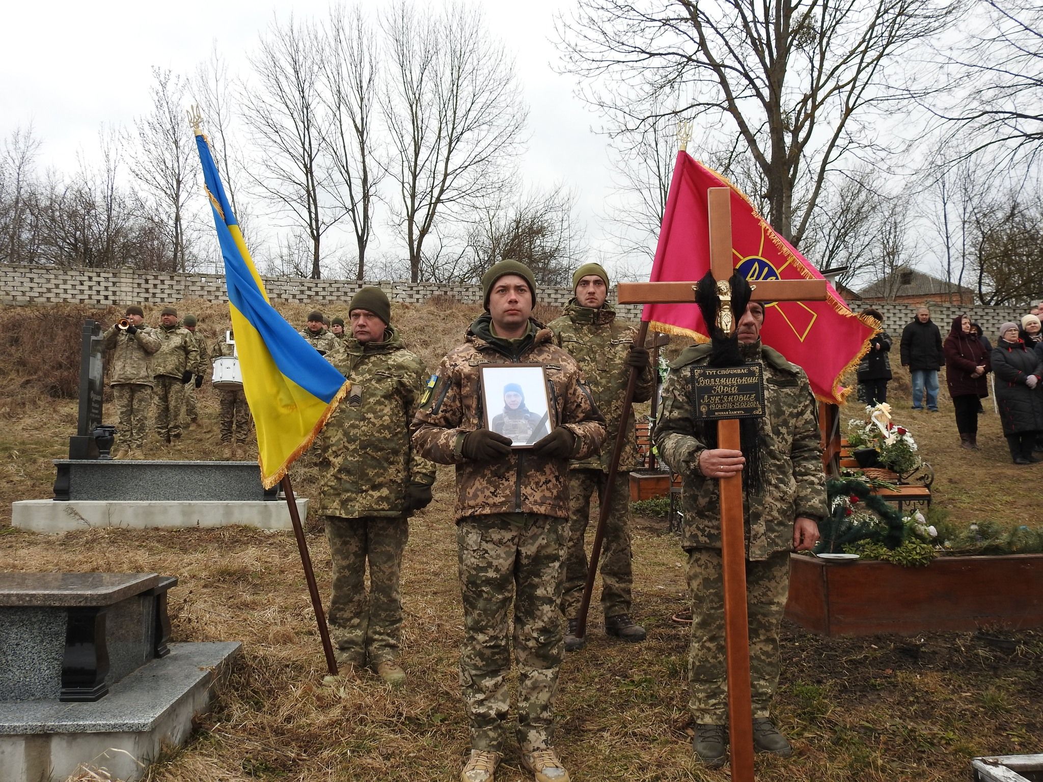 Новини Тернополя - фото з Людина щирої душі і воїн з великим серцем: на Тернопільщині попрощалися з Героєм Юрієм Воляницьким