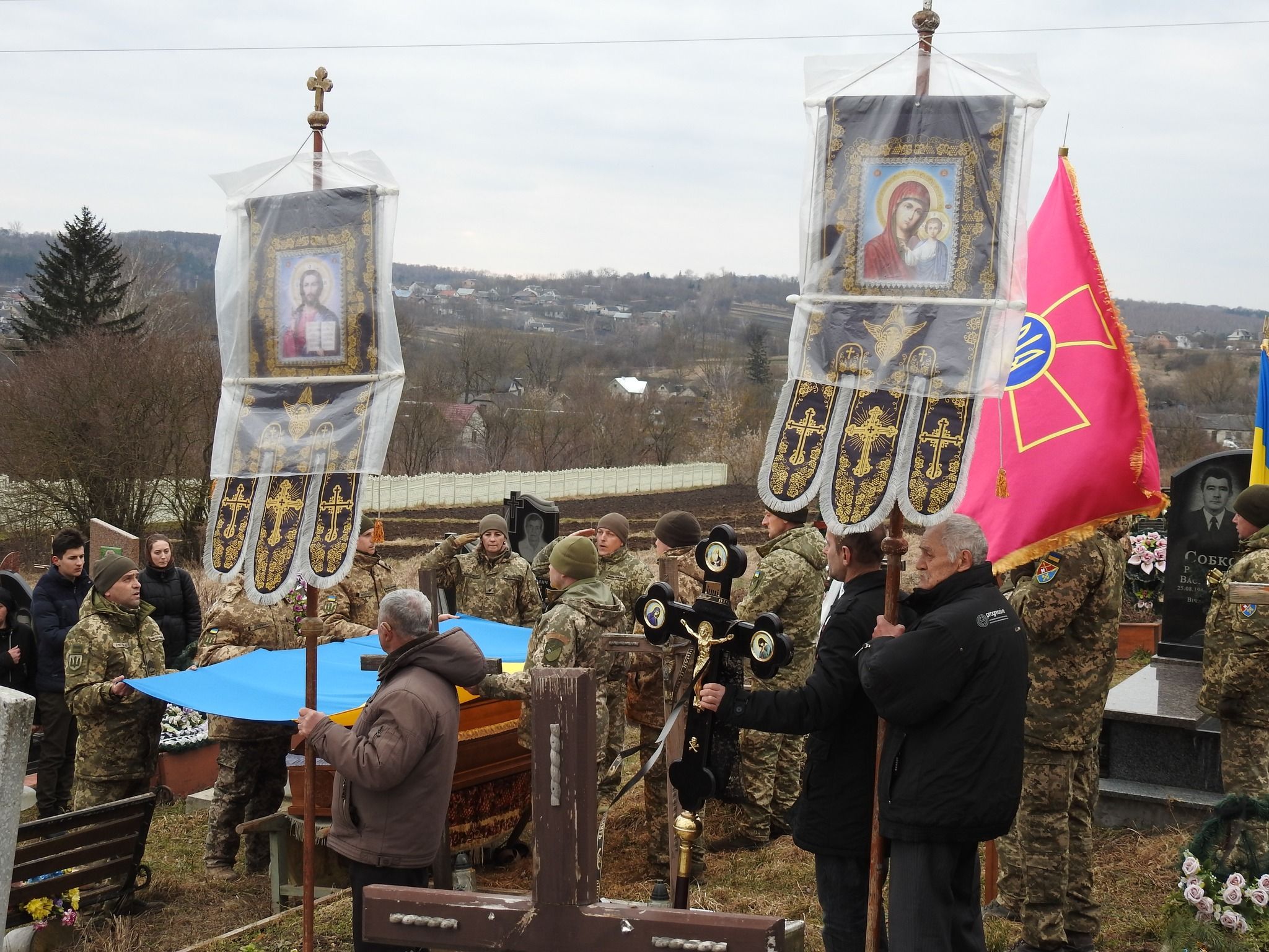Новини Тернополя - фото з Людина щирої душі і воїн з великим серцем: на Тернопільщині попрощалися з Героєм Юрієм Воляницьким