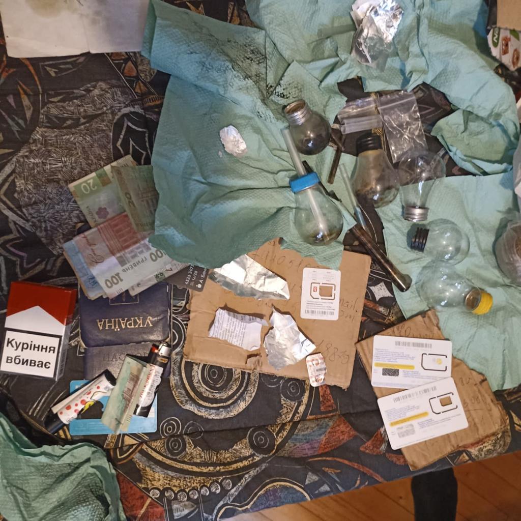 Новини Тернополя - фото з Постачали наркотики в колонію та тримали «общак»: організатора і спільників «бізнесу» взяли під варту