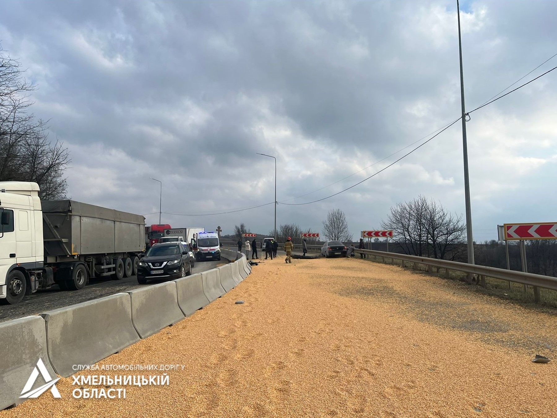 Новини Хмельницького - фото з Через ДТП з потерпілими на Кам’янеччині обмежили рух транспорту