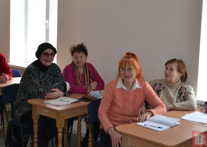 Новини Хмельницького - фото з “Бабусі не мають сидіти на лавках”. Як працює у Хмельницькому університет третього віку
