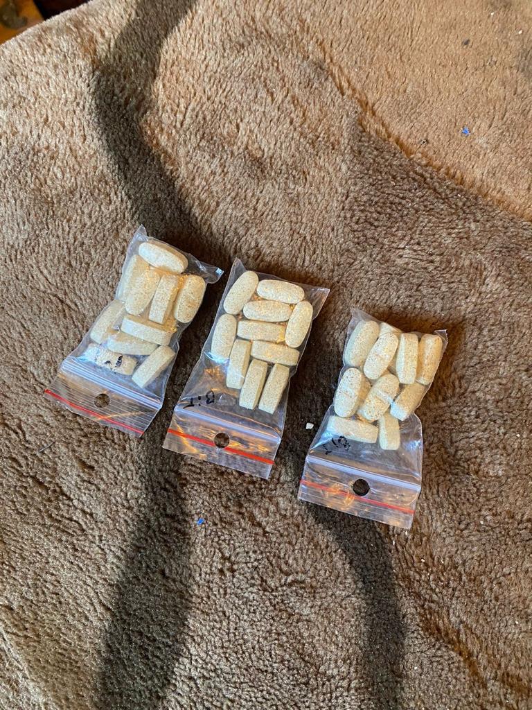 Новини Тернополя - фото з Постачали наркотики в колонію та тримали «общак»: організатора і спільників «бізнесу» взяли під варту