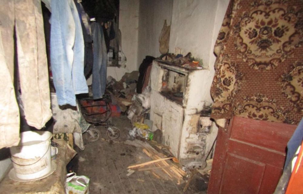 Новини Житомира - фото з Після застілля побив палицею: на Звягельщині 56-річна жінка зазнала численних травм від співмешканця