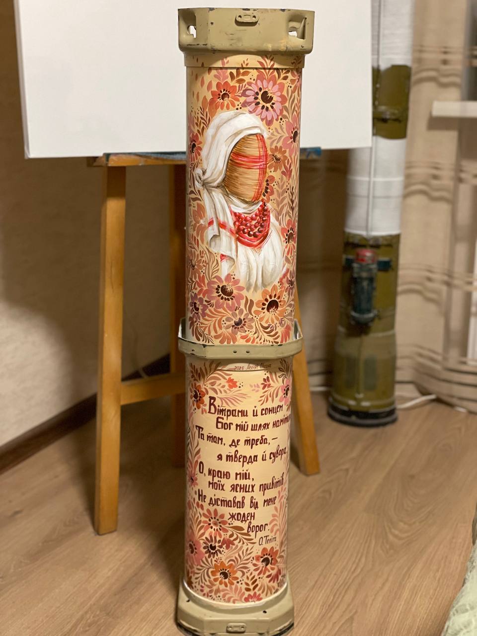 Новини Тернополя - фото з Розмальовує ракетні комплекси та збирає кошти для військових: історія незламності тернопільської художниці