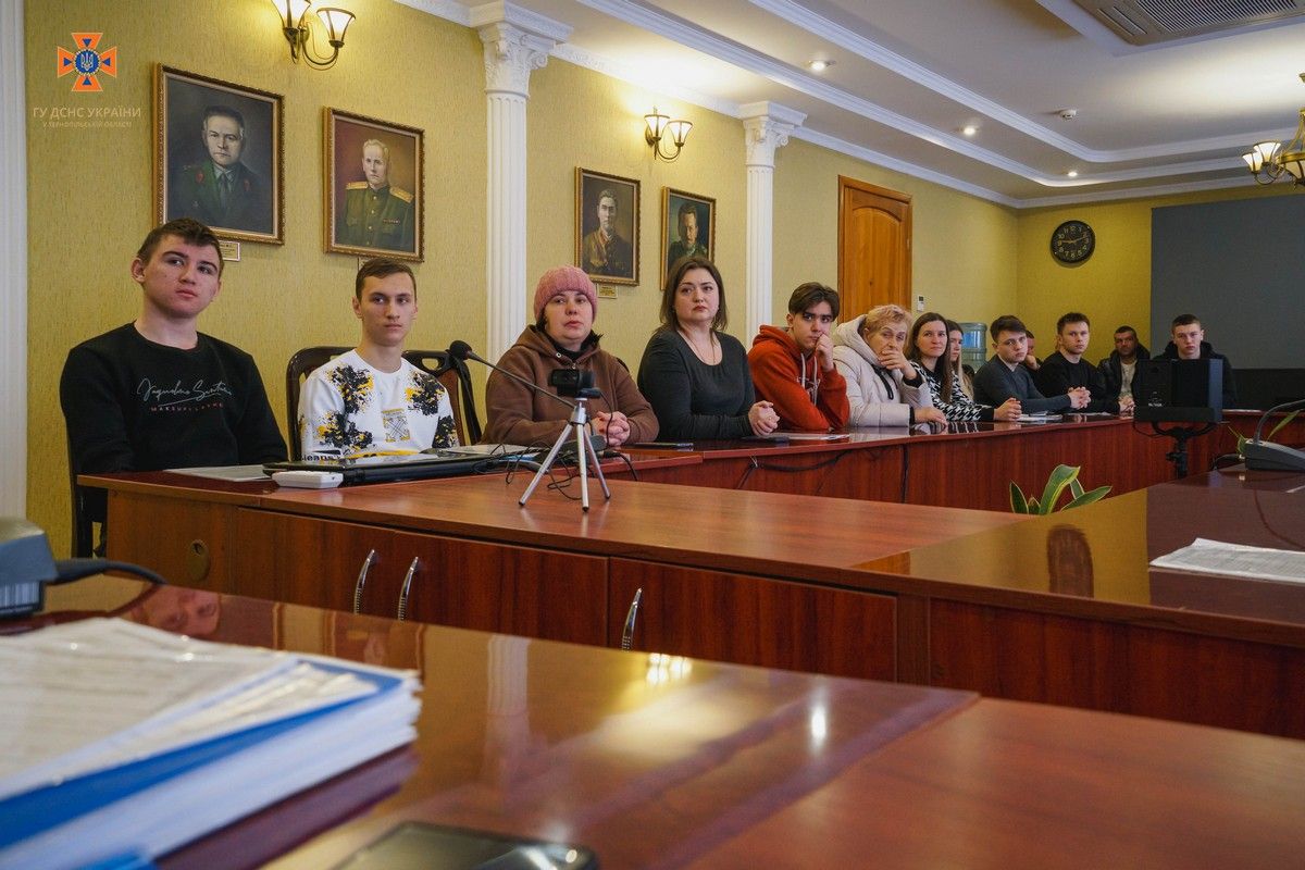 Новини Тернополя - фото з Рятувальники Тернопільщини розповіли майбутнім студентам про особливості професії