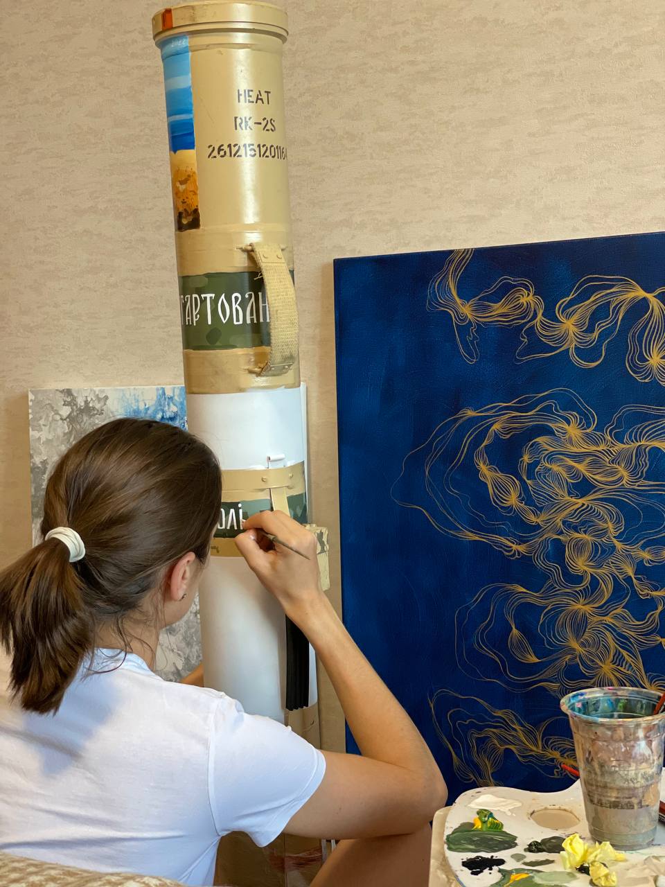 Новини Тернополя - фото з Розмальовує ракетні комплекси та збирає кошти для військових: історія незламності тернопільської художниці