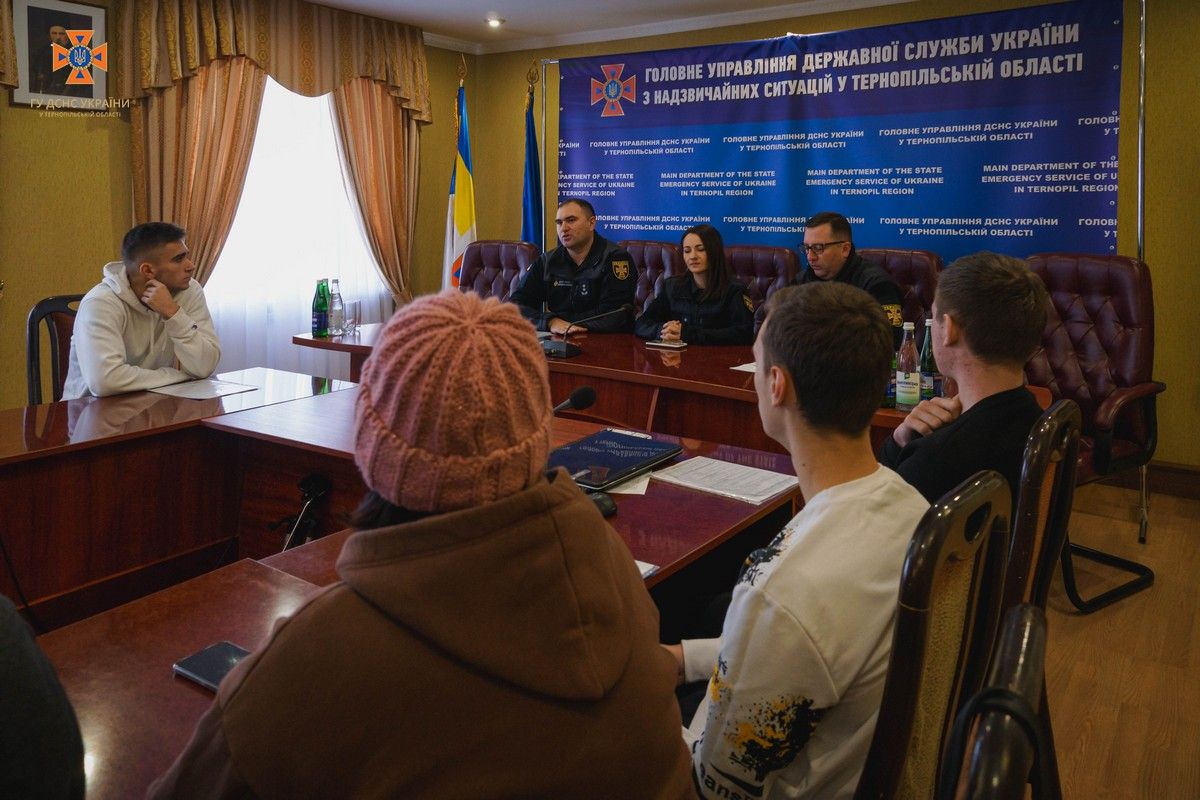 Новини Тернополя - фото з Рятувальники Тернопільщини розповіли майбутнім студентам про особливості професії
