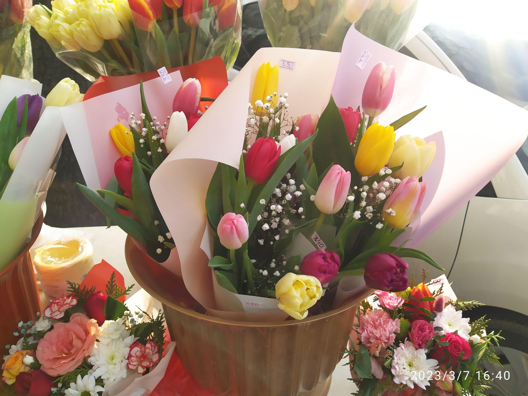 Новини Тернополя - фото з На 8 березня беруть тюльпани по 40, а дехто — букети по 700 і навіть 2500 гривень