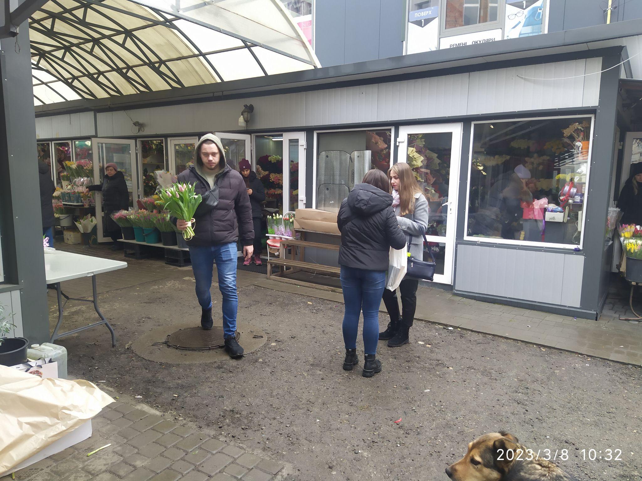 Новини Тернополя - фото з На 8 березня беруть тюльпани по 40, а дехто — букети по 700 і навіть 2500 гривень