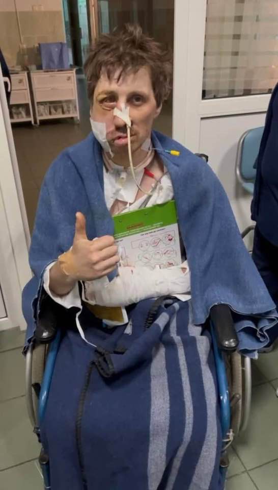 Новини Тернополя - фото з Михайло Діанов передав 2,5 мільйона на лікування пораненого воїна На зображенні може бути: 1 особа та у приміщенні