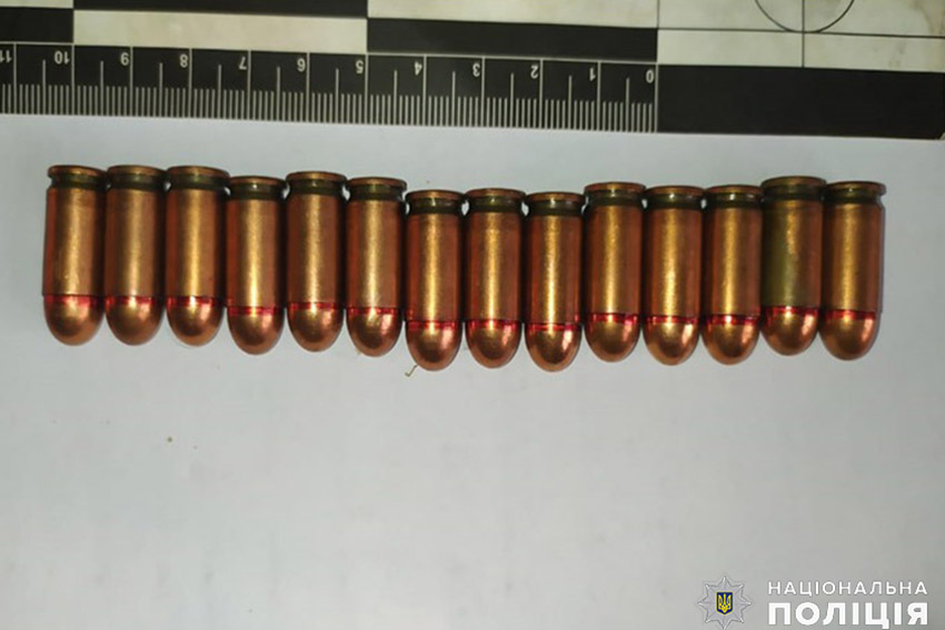 Новини Хмельницького - фото з У будинку на Хмельниччині стався вибух. На місці знайшли гранату на хмельниччині поліцейські встановлюють обставини вибуху в будинку 52-річного чоловіка