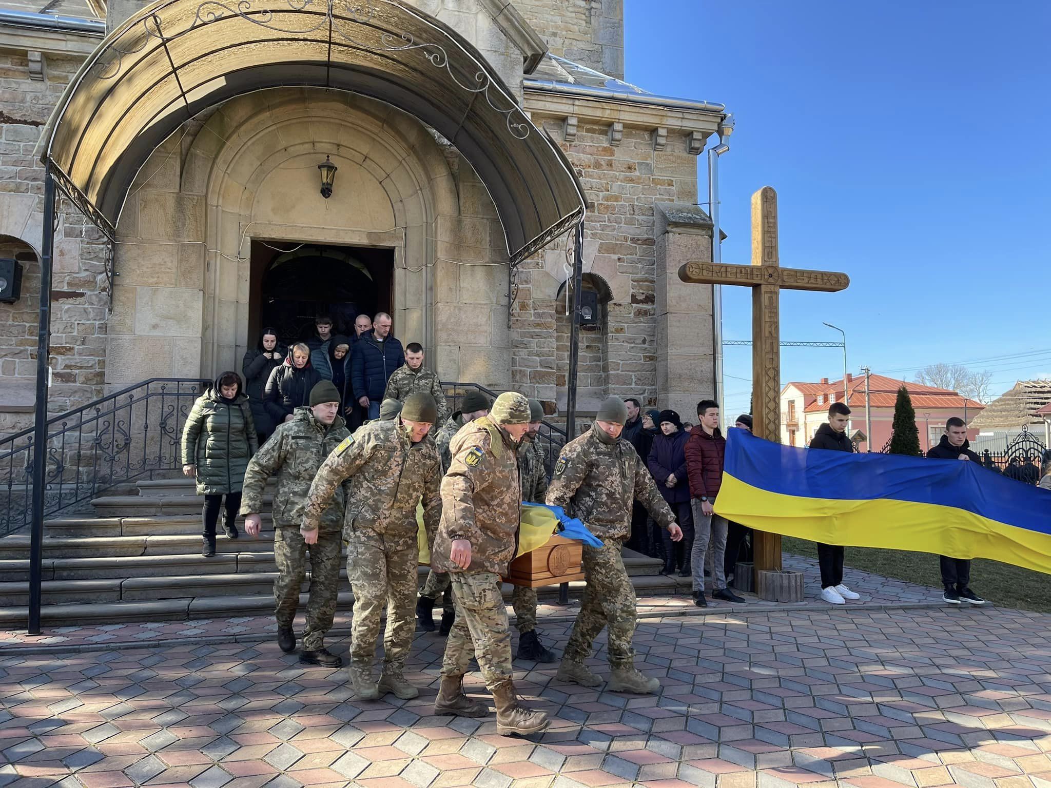 Новини Тернополя - фото з Тернопільщина попрощалася з Героєм Василем Зазуляком