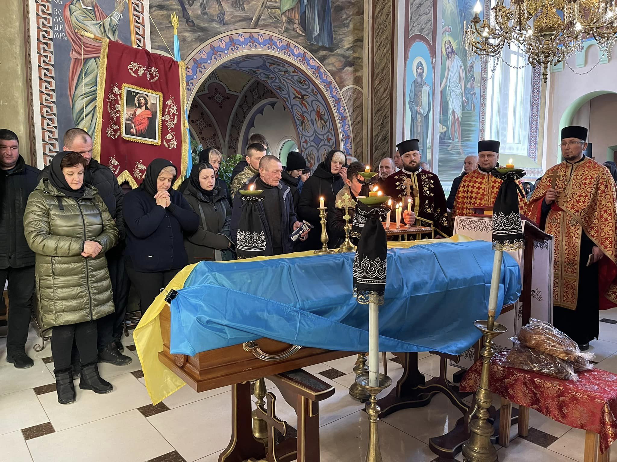 Новини Тернополя - фото з Тернопільщина попрощалася з Героєм Василем Зазуляком