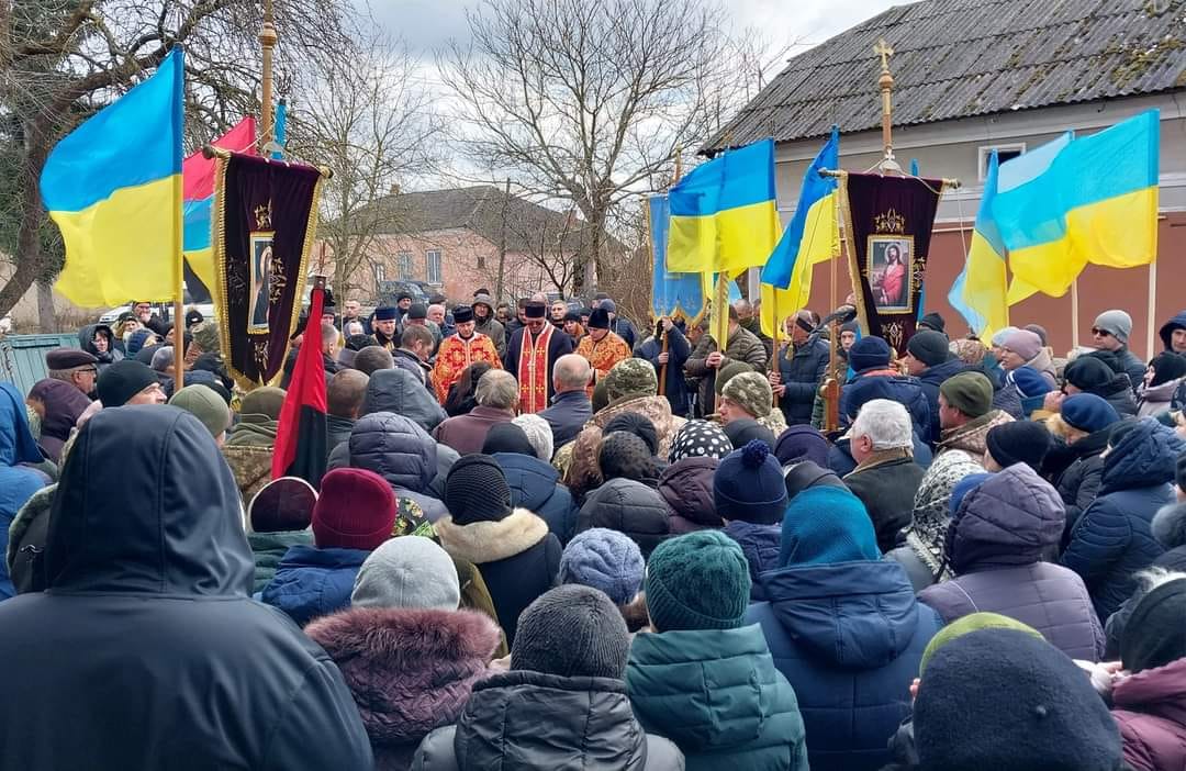 Новини Тернополя - фото з На Тернопільщині провели в останню дорогу Воїна Василя Яцика
