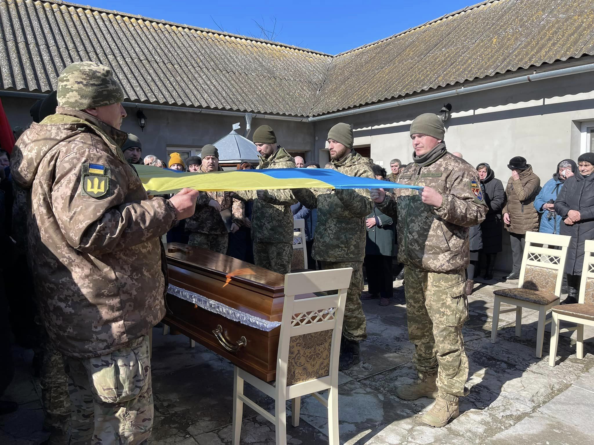 Новини Тернополя - фото з Тернопільщина попрощалася з Героєм Василем Зазуляком