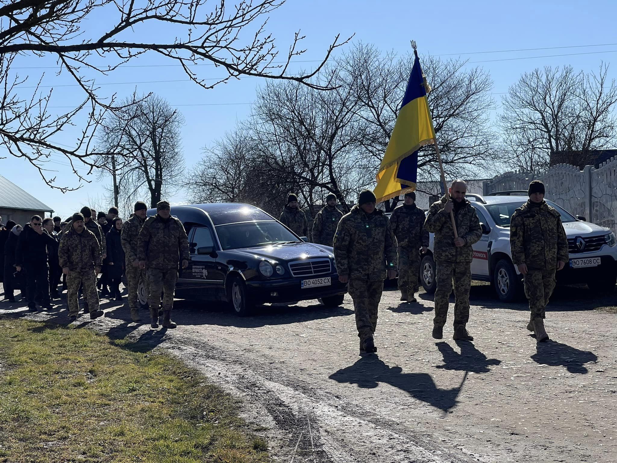 Новини Тернополя - фото з Тернопільщина попрощалася з Героєм Василем Зазуляком