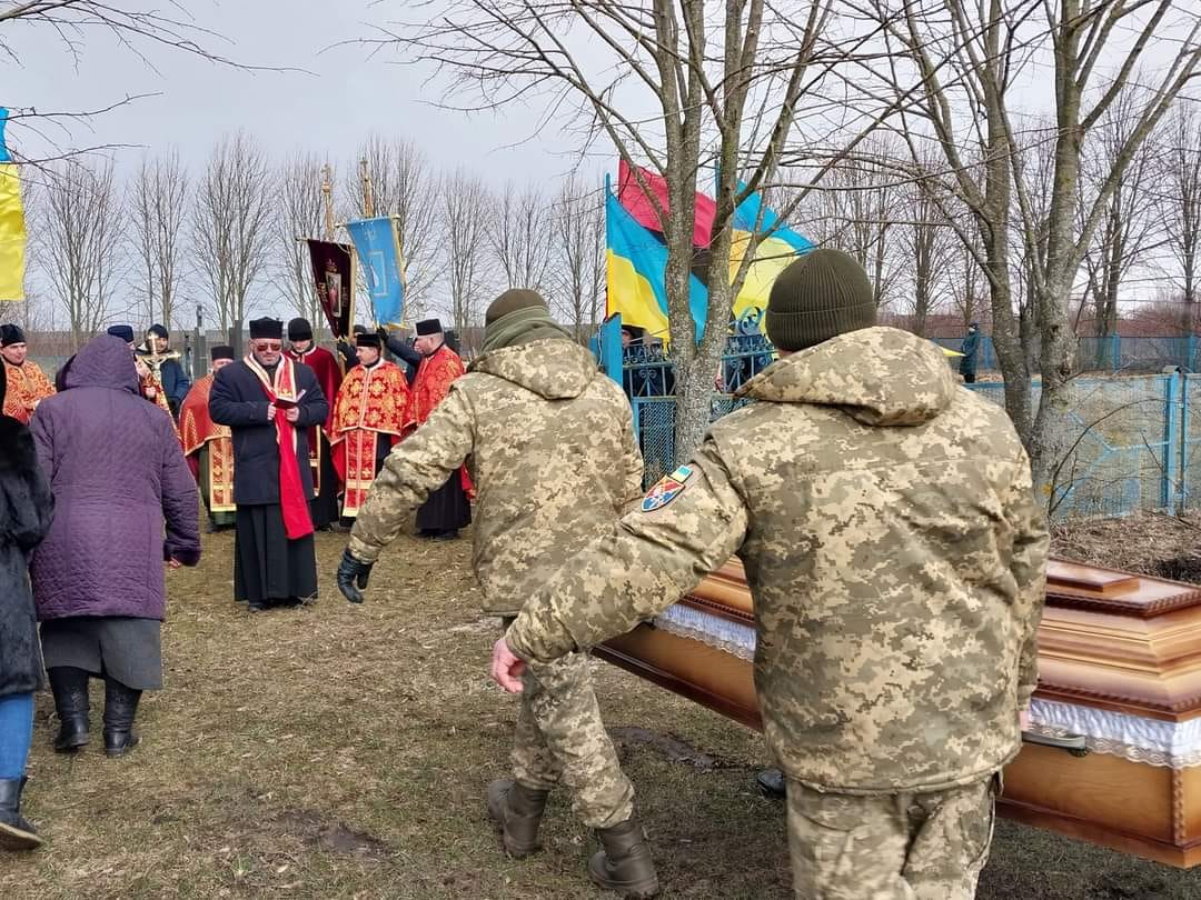 Новини Тернополя - фото з На Тернопільщині провели в останню дорогу Воїна Василя Яцика