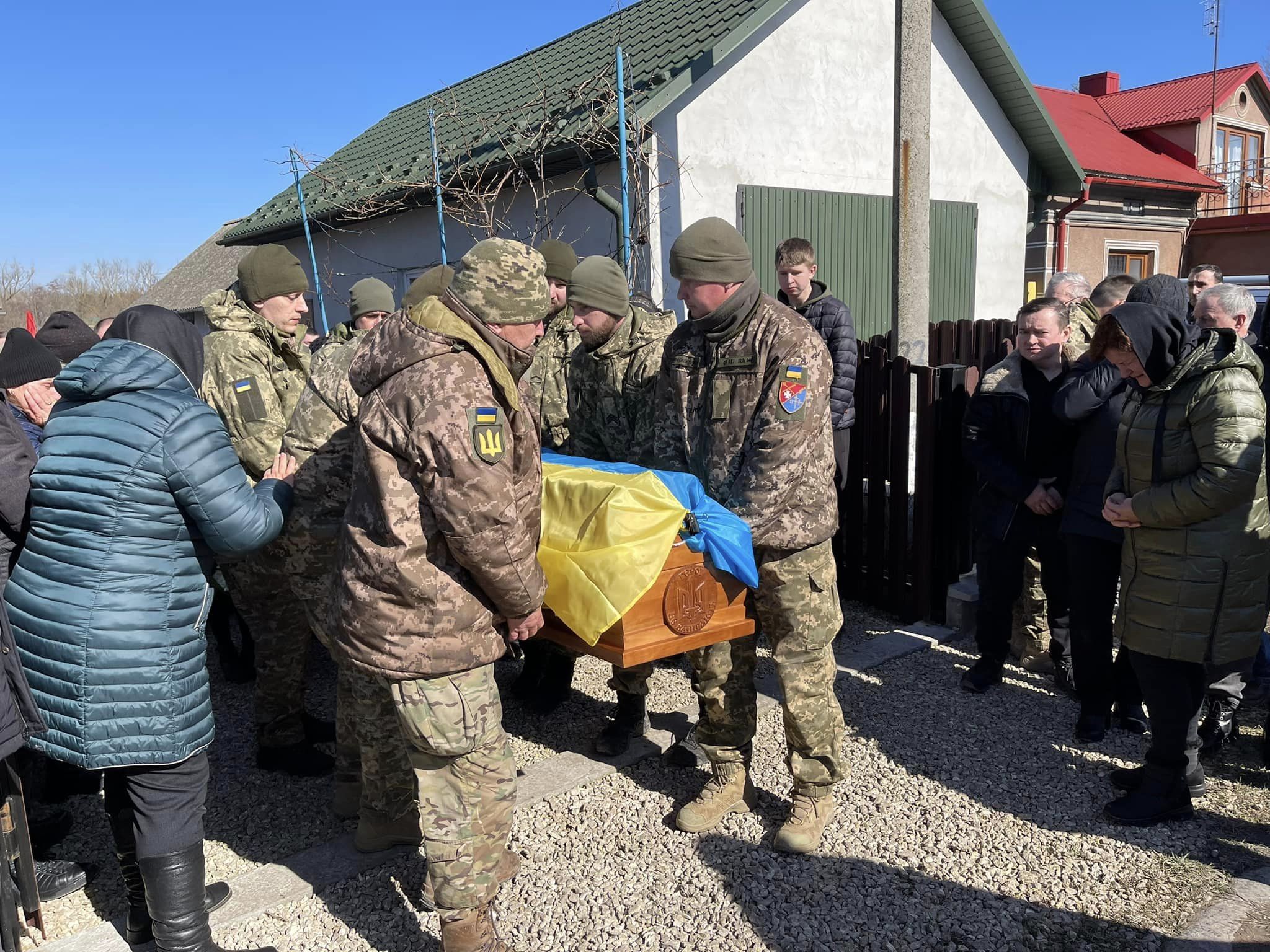 Новини Тернополя - фото з Тернопільщина попрощалася з Героєм Василем Зазуляком