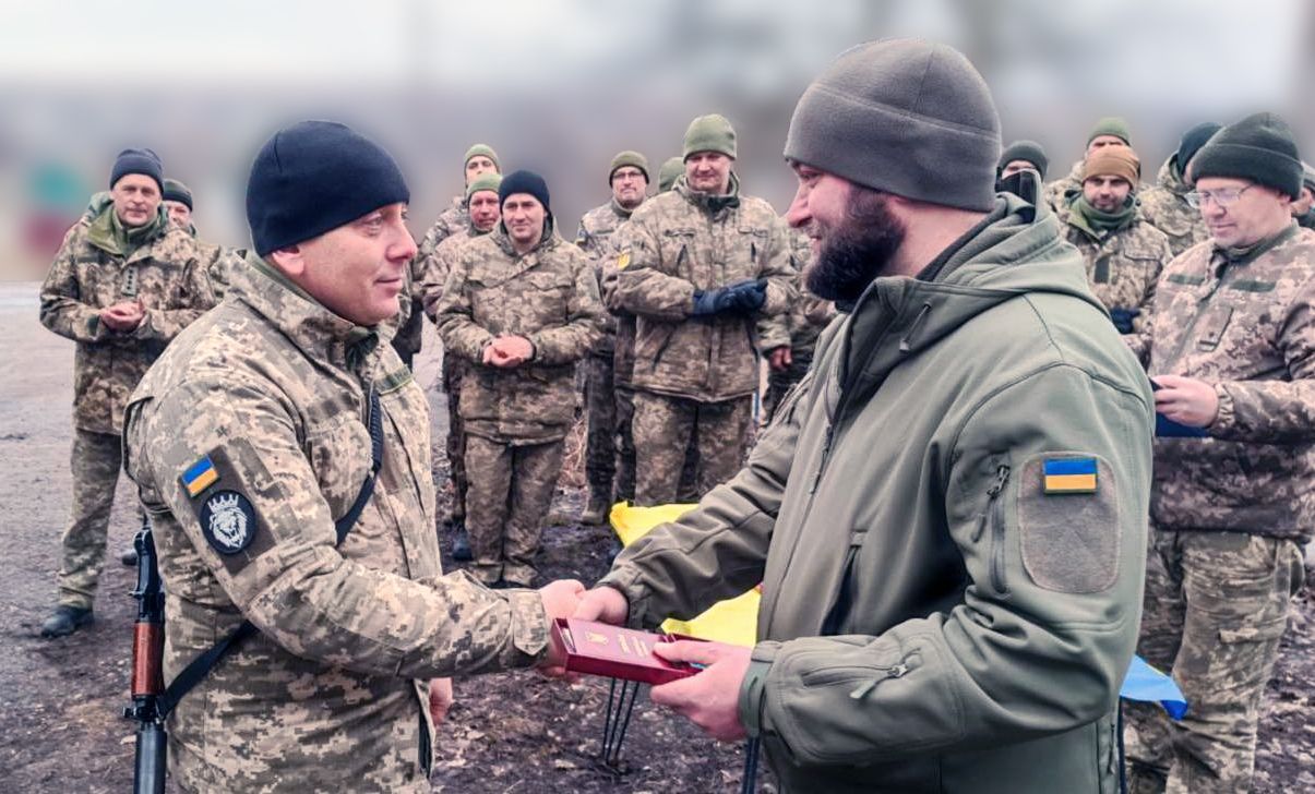 Новини Хмельницького - фото з Медалі від ПЦУ та ордени «За мужність»: нагородили воїнів Залізної бригади з Хмельниччини