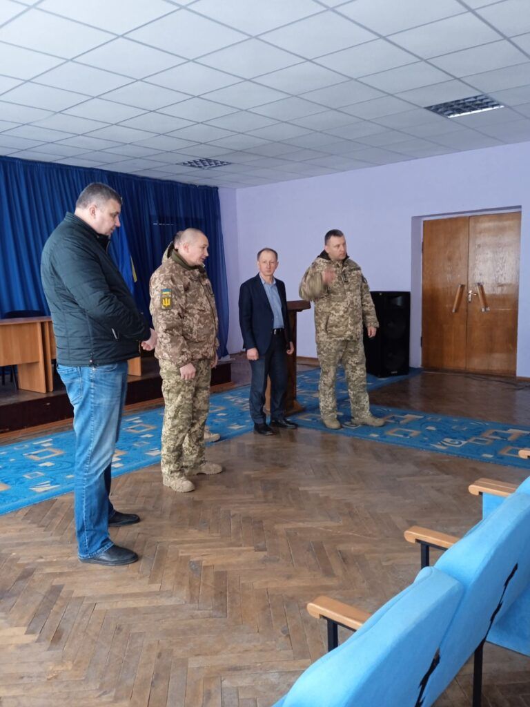Новини Хмельницького - фото з Дружині загиблого бійця з Полонного вручили орден чоловіка