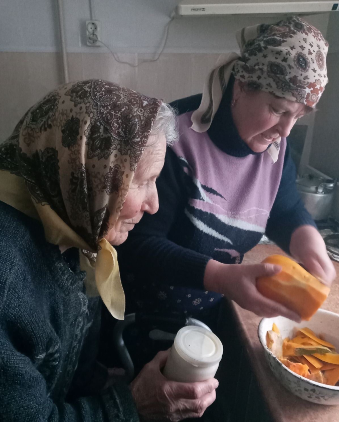 Новини Хмельницького - фото з І їсти зварять, і город посапають: одиноким пенсіонерам у Хмельницькій громаді допомагають соцпрацівники