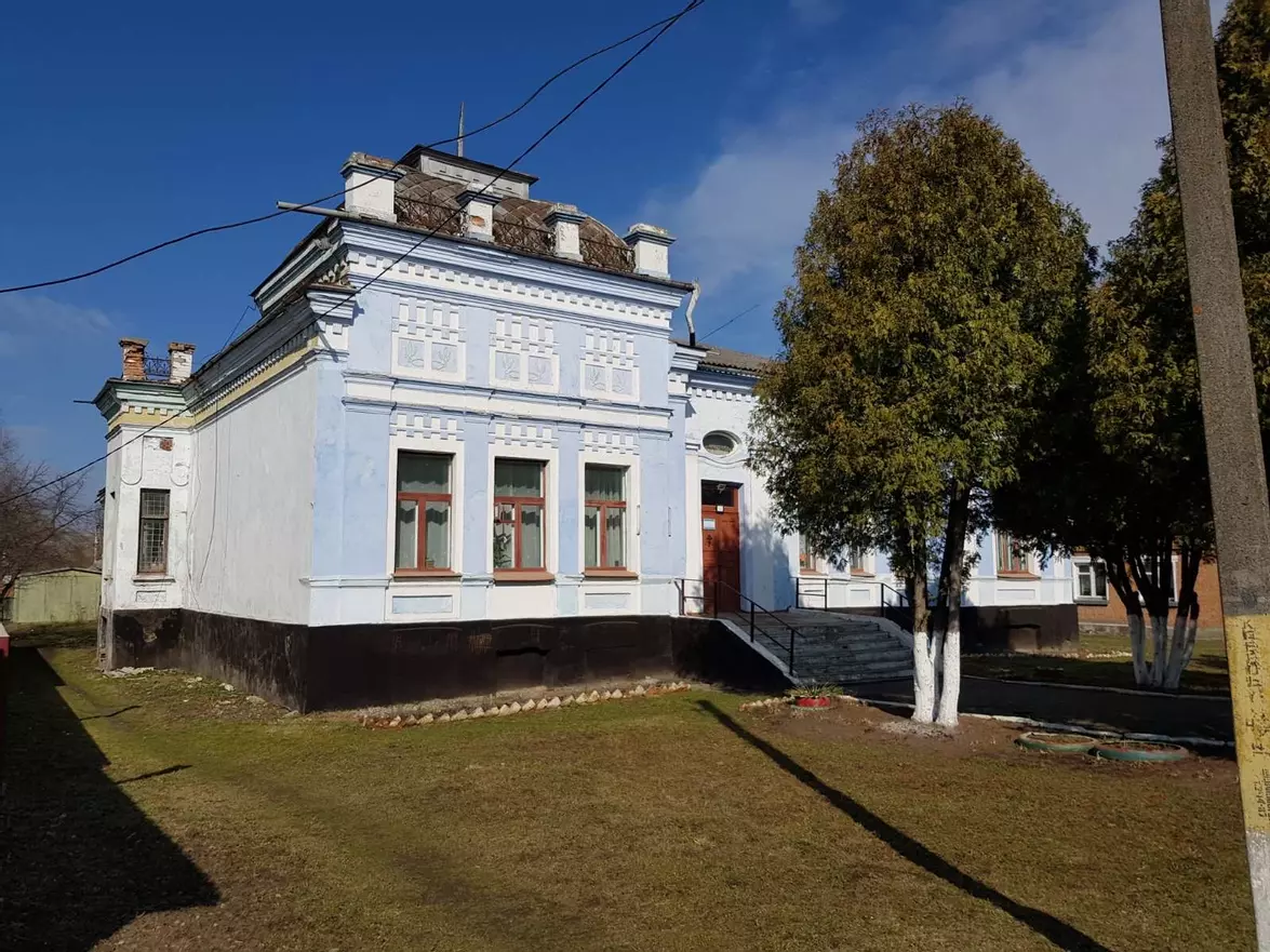 Новини Хмельницького - фото з Львів’янка купила старовинний особняк у Деражні за 1,2 мільйони. Що там буде після реставрації