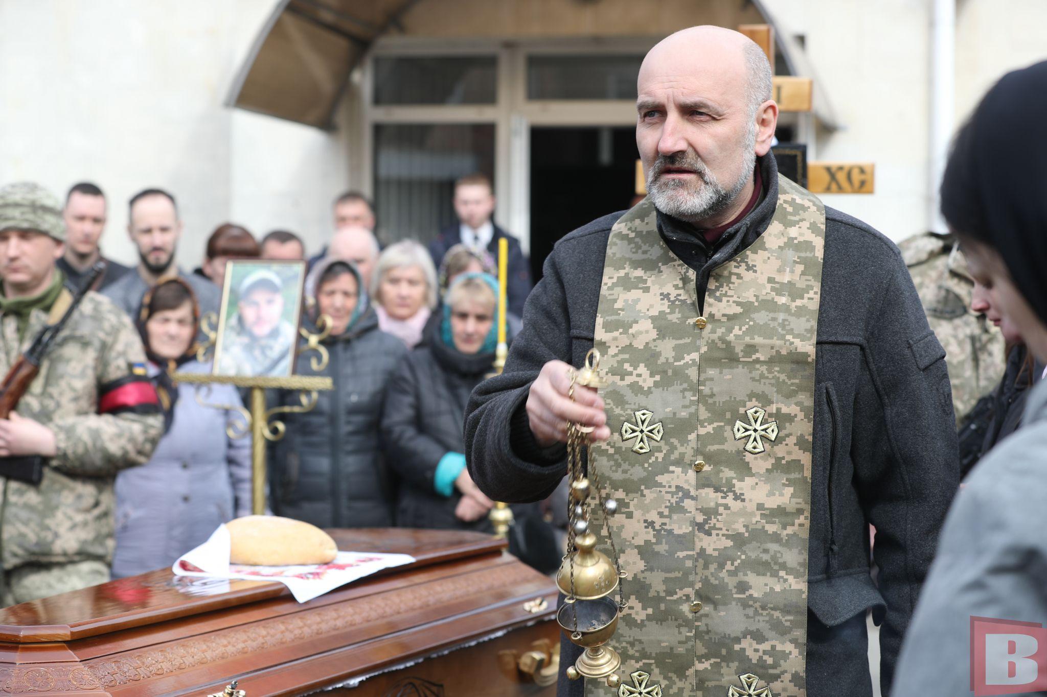Новини Хмельницького - фото з Попрощалися із футбольним тренером Олександром Коротуном, який загинув на війні