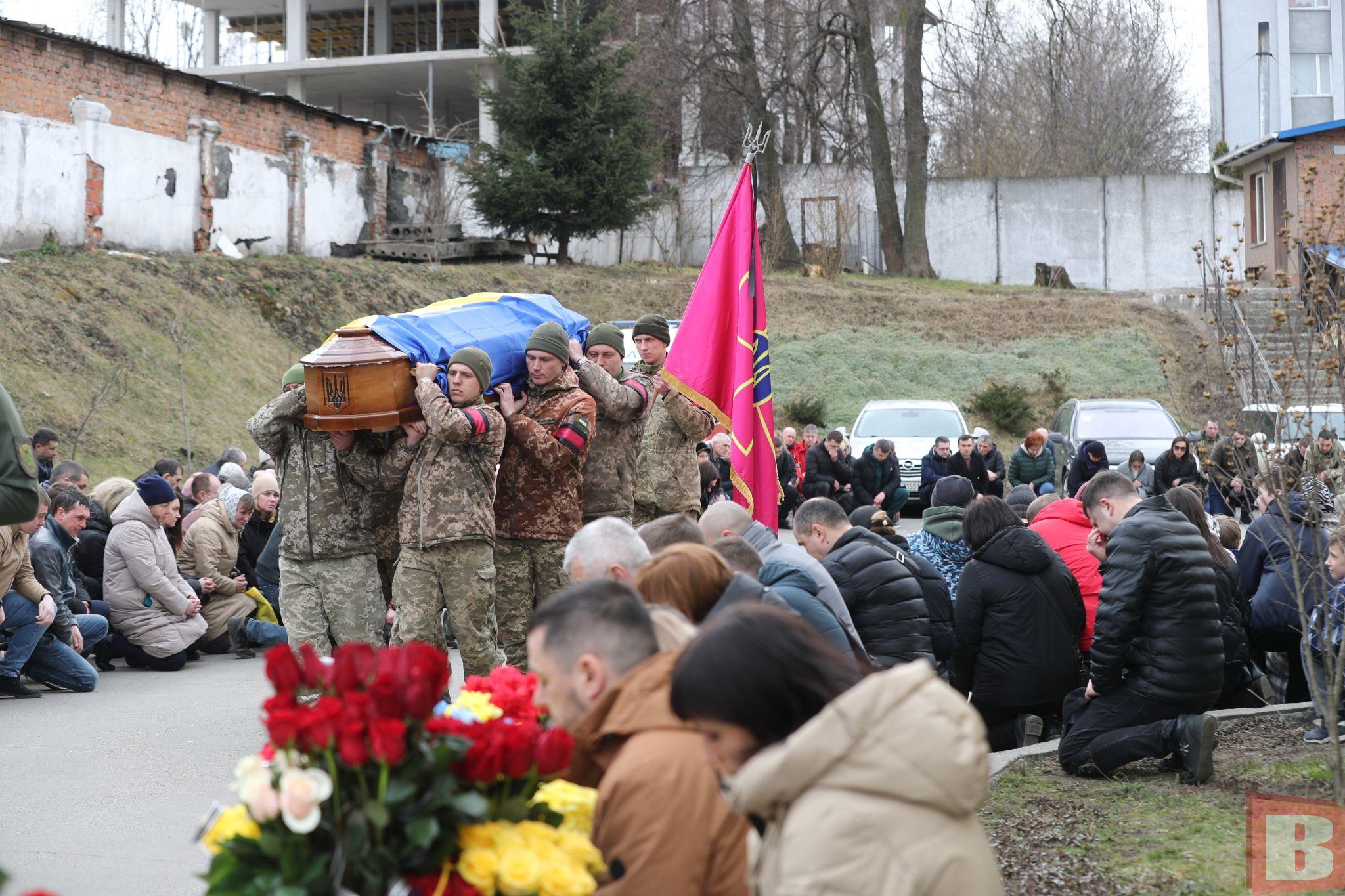 Новини Хмельницького - фото з Попрощалися із футбольним тренером Олександром Коротуном, який загинув на війні