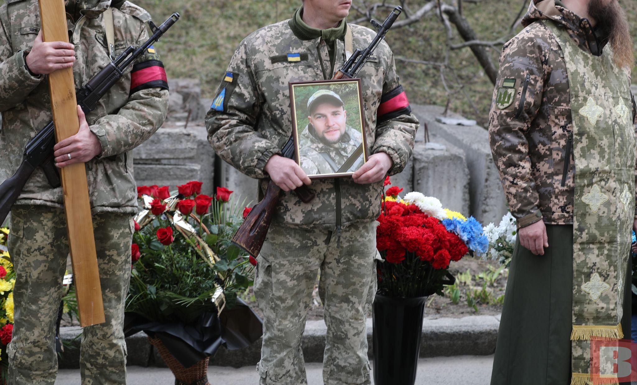 Новини Хмельницького - фото з Попрощалися із футбольним тренером Олександром Коротуном, який загинув на війні