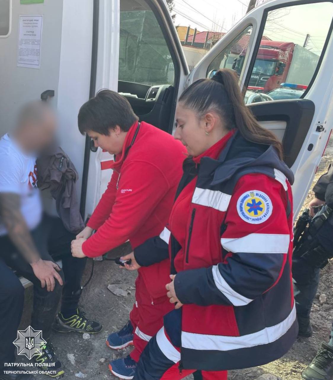 Новини Тернополя - фото з На Гайовій медики з поліцейськими врятували іноземця