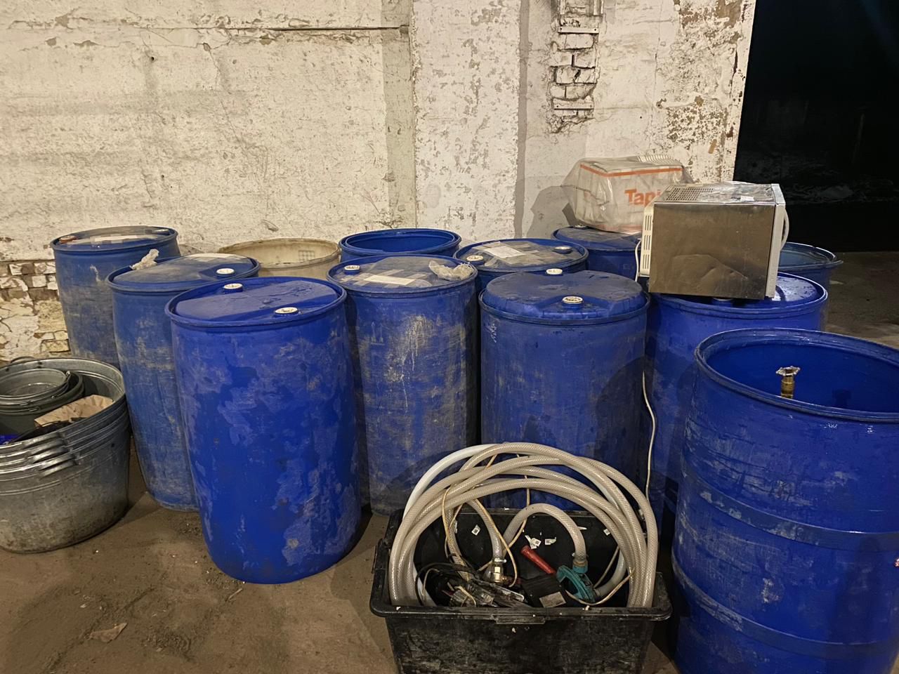 Новини Тернополя - фото з На Тернопільщині викрили підпільний алкоцех з мільйонним прибутком