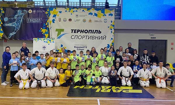 Новини Тернополя - фото з Школярі Тернополя відкривали для себе карате