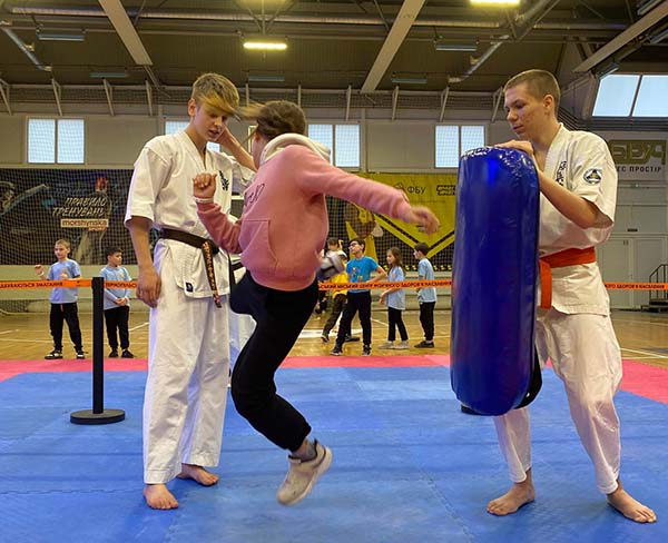 Новини Тернополя - фото з Школярі Тернополя відкривали для себе карате