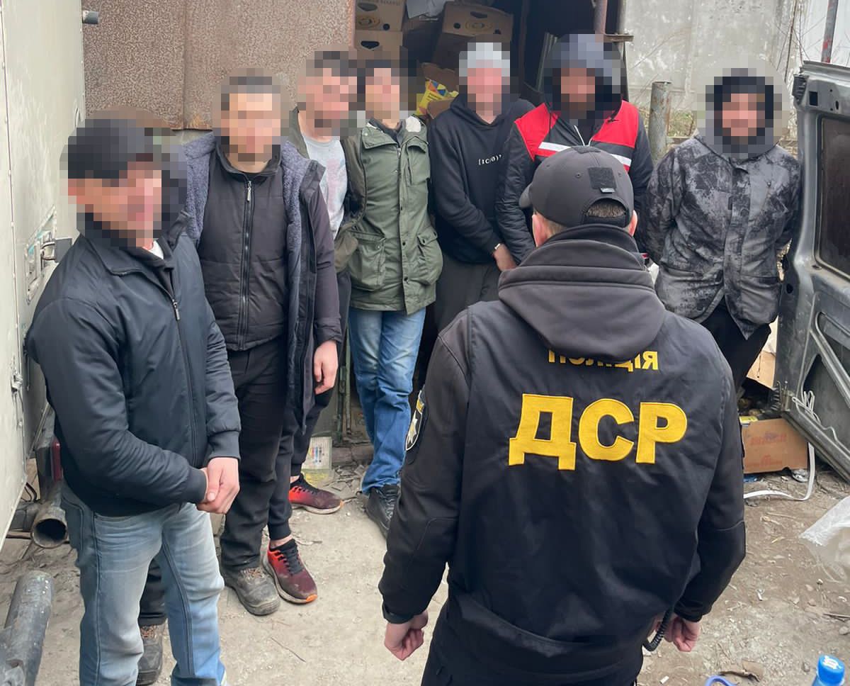 Новини Тернополя - фото з На Тернопільщині викрили підпільний алкоцех з мільйонним прибутком