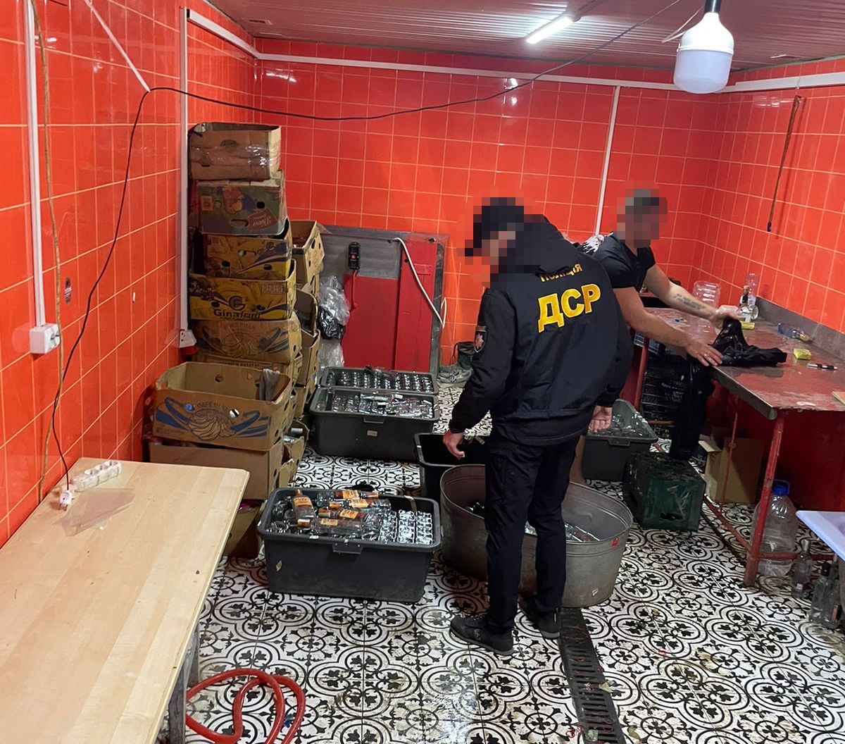 Новини Тернополя - фото з На Тернопільщині викрили підпільний алкоцех з мільйонним прибутком