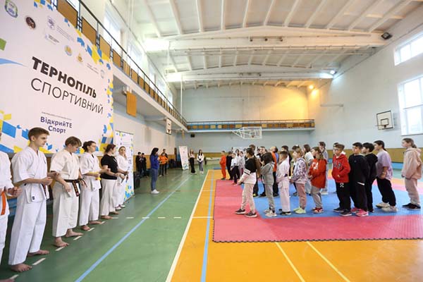 Новини Тернополя - фото з Школярі Тернополя відкривали для себе карате
