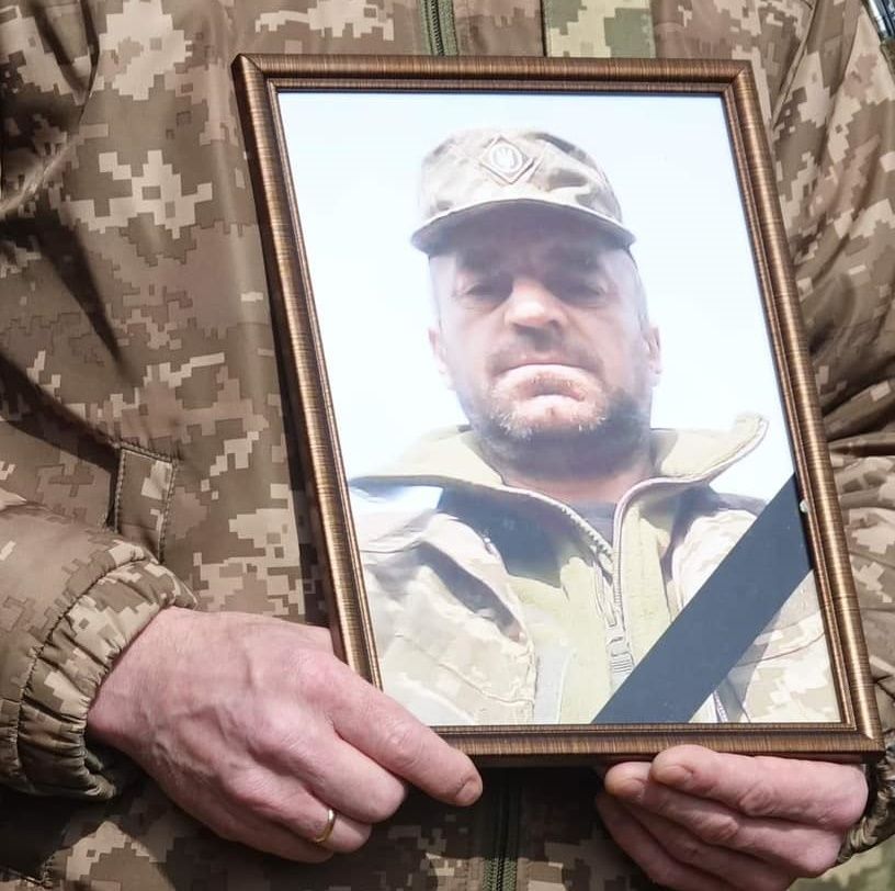 Новини Тернополя - фото з Сотні людей з Озерної проводжали Олега Штокала. Історія Героя