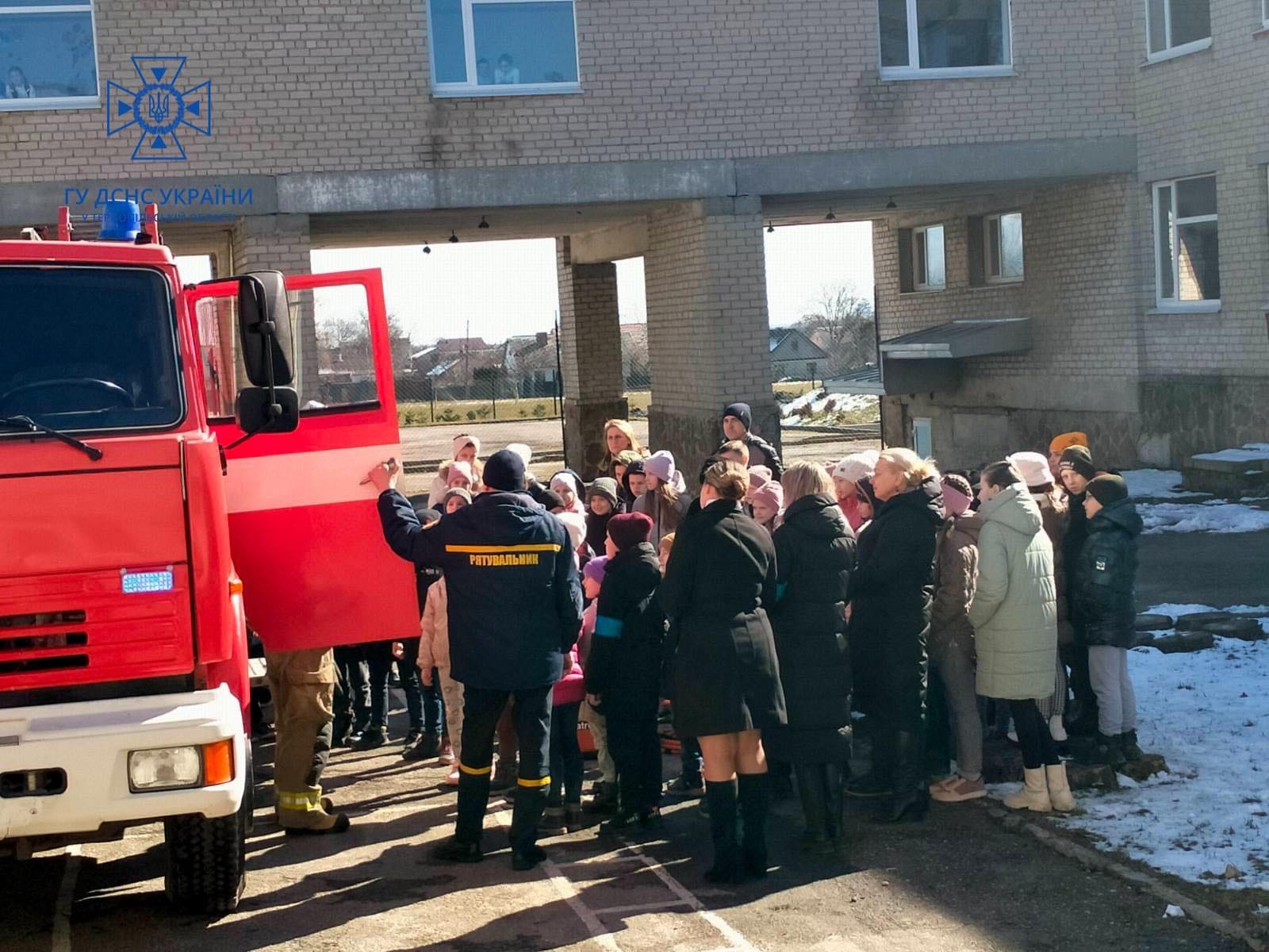 Новини Тернополя - фото з Рятувальники Кременеччини навчали школярів пожежній безпеці