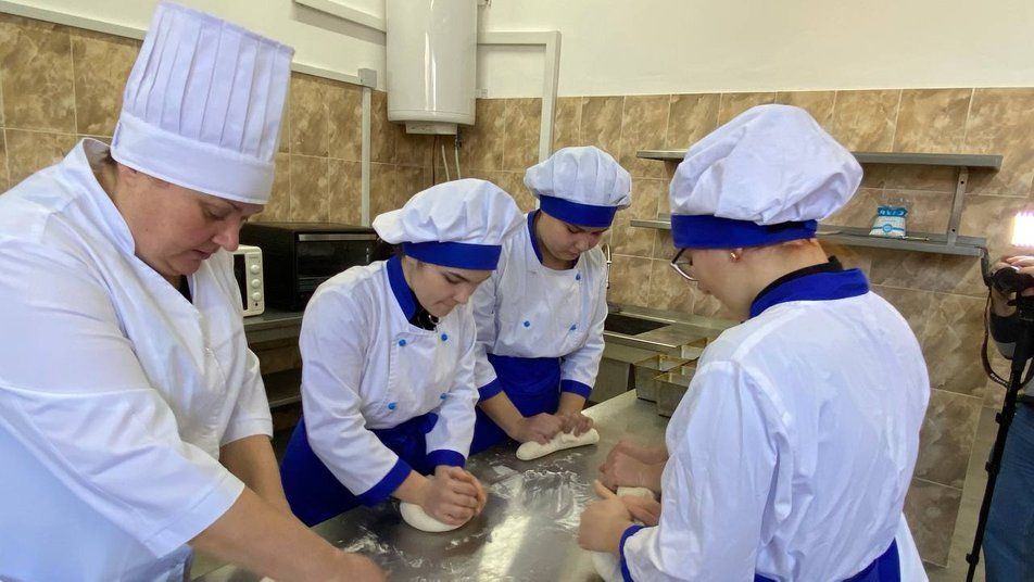 Новини Вінниці - фото з Печуть хліб і навчають робітничих професій. Як у вінницькому ЦПТО допомагають переселенцям