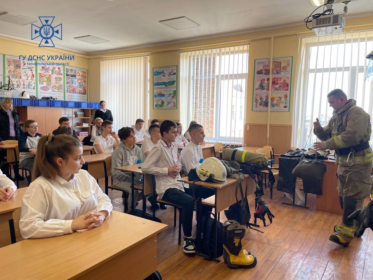 Новини Тернополя - фото з Рятувальники Кременеччини навчали школярів пожежній безпеці