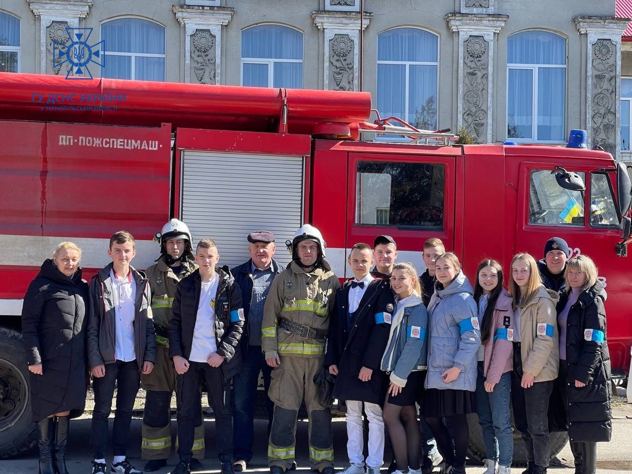 Новини Тернополя - фото з Рятувальники Кременеччини навчали школярів пожежній безпеці