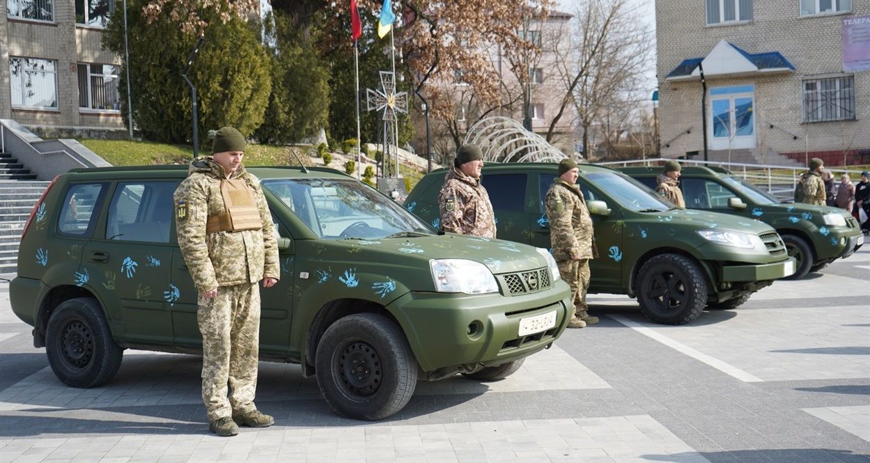 Новини Хмельницького - фото з Городоцькі діти наколядували на 3 позашляховики для ЗСУ
