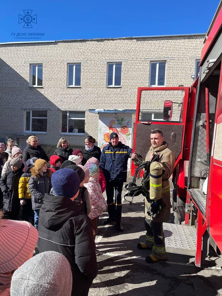Новини Тернополя - фото з Рятувальники Кременеччини навчали школярів пожежній безпеці