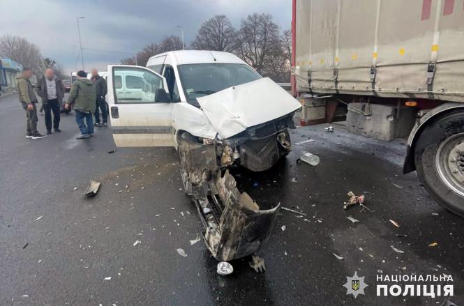 Новини Хмельницького - фото з На трасі у Хмельницькому районі зіткнулись сім автомобілів