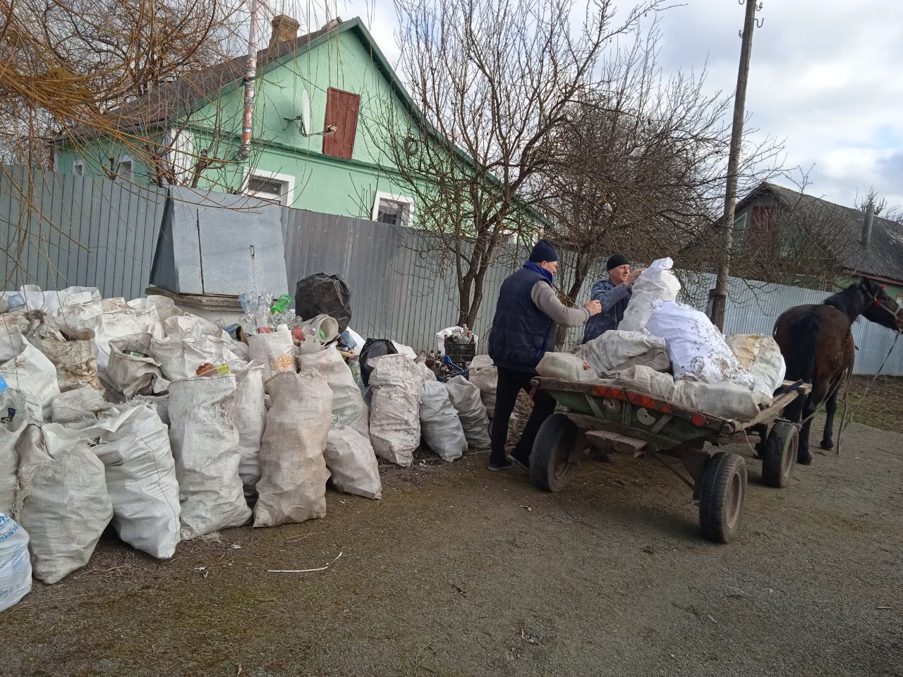 Новини Хмельницького - фото з На Шепетівщині збирають скло та пластик. Виручені кошти спрямовують на ЗСУ