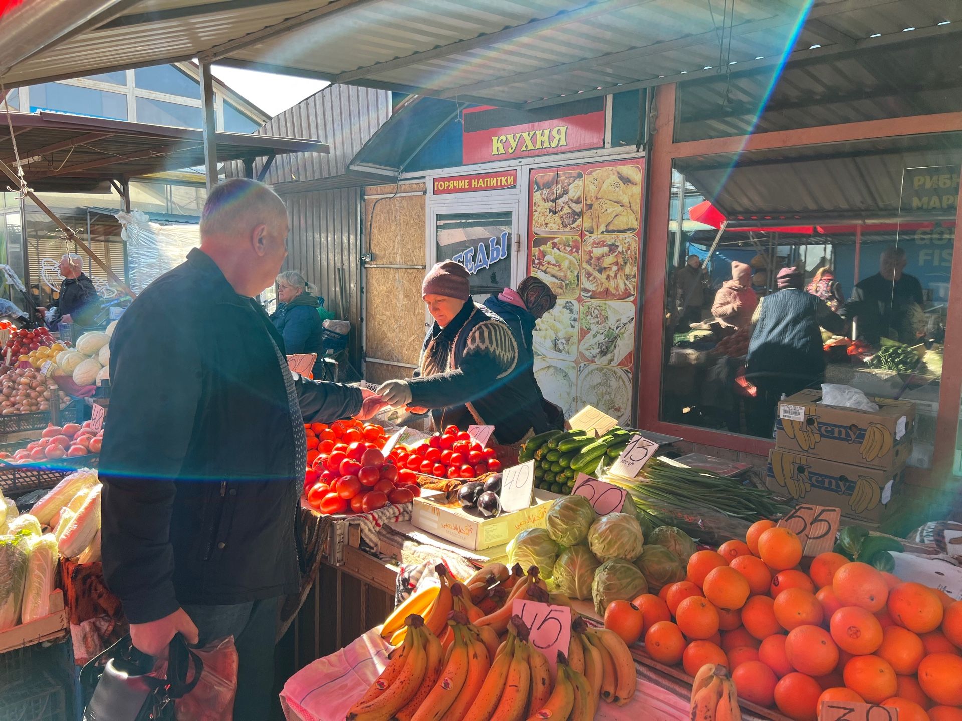 Новини Вінниці - фото з Перша городина на Привокзальному ринку. Дізналися ціни на несезонні овочі та фрукти
