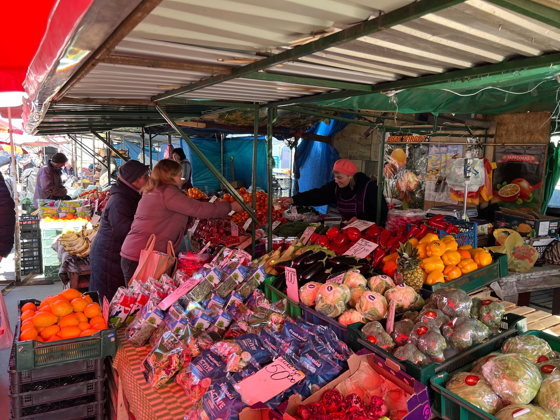 Новини Вінниці - фото з Перша городина на Привокзальному ринку. Дізналися ціни на несезонні овочі та фрукти