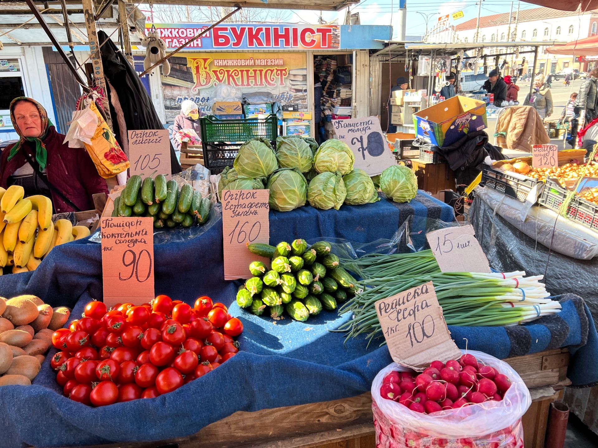 Новини Вінниці - фото з Перша городина на Привокзальному ринку. Дізналися ціни на несезонні овочі та фрукти